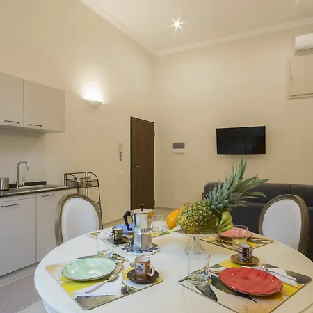 Iris Apartment *